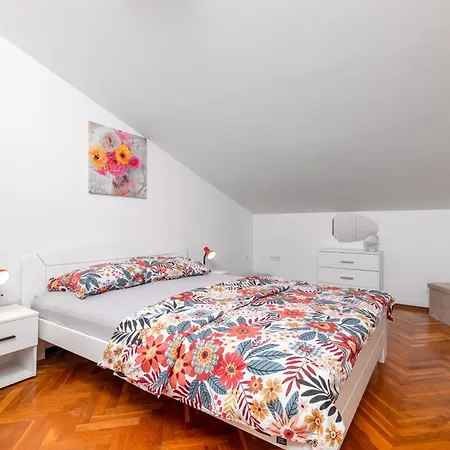 Apartment With Wifi Stinjan, - 24743 Pula