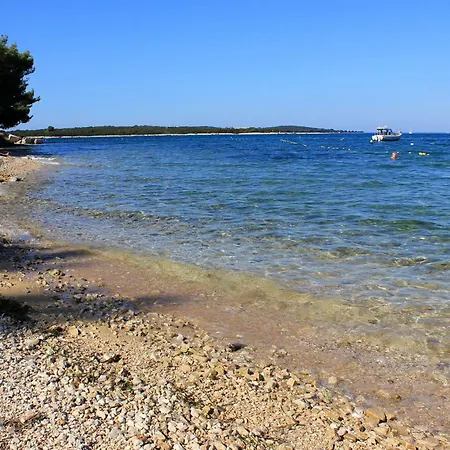 Apartamento With Wifi Stinjan, - 24743 Pula