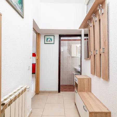 Apartamento With Wifi Stinjan, - 24743 *