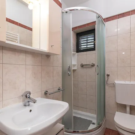 Apartamento With Wifi Stinjan, - 24743 *