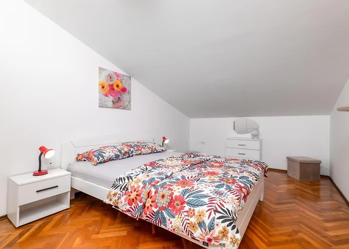 Appartamento With Wifi Stinjan, - 24743 Pola