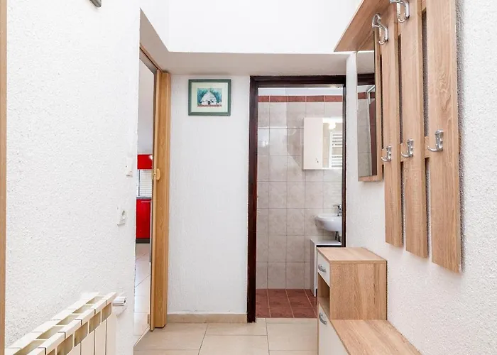 Apartment With Wifi Stinjan, - 24743 *