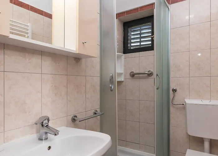 Apartment With Wifi Stinjan, - 24743 *